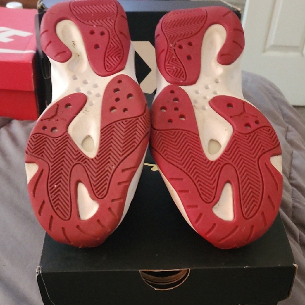 Nike Kids Sneakers Black and Red - Picture 8 of 8